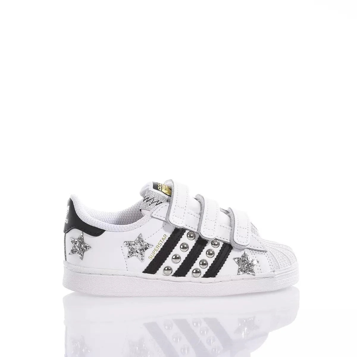 Sneaker bambino bianca con stelle argento, strisce nere e borchie, chiusura a strappo