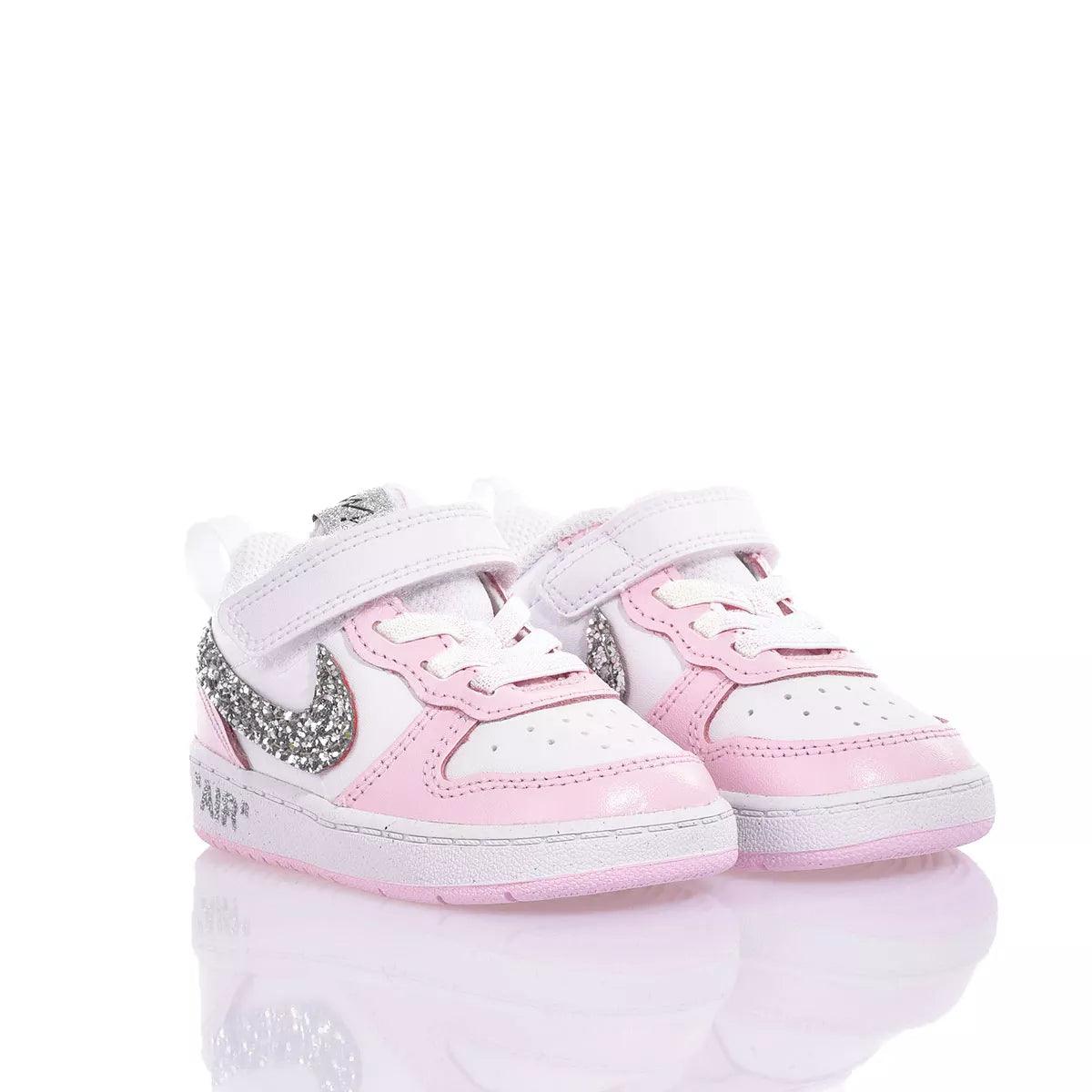 Scarpe da ginnastica rosa e bianche neonata, perfette per abbigliamento premaman elegante