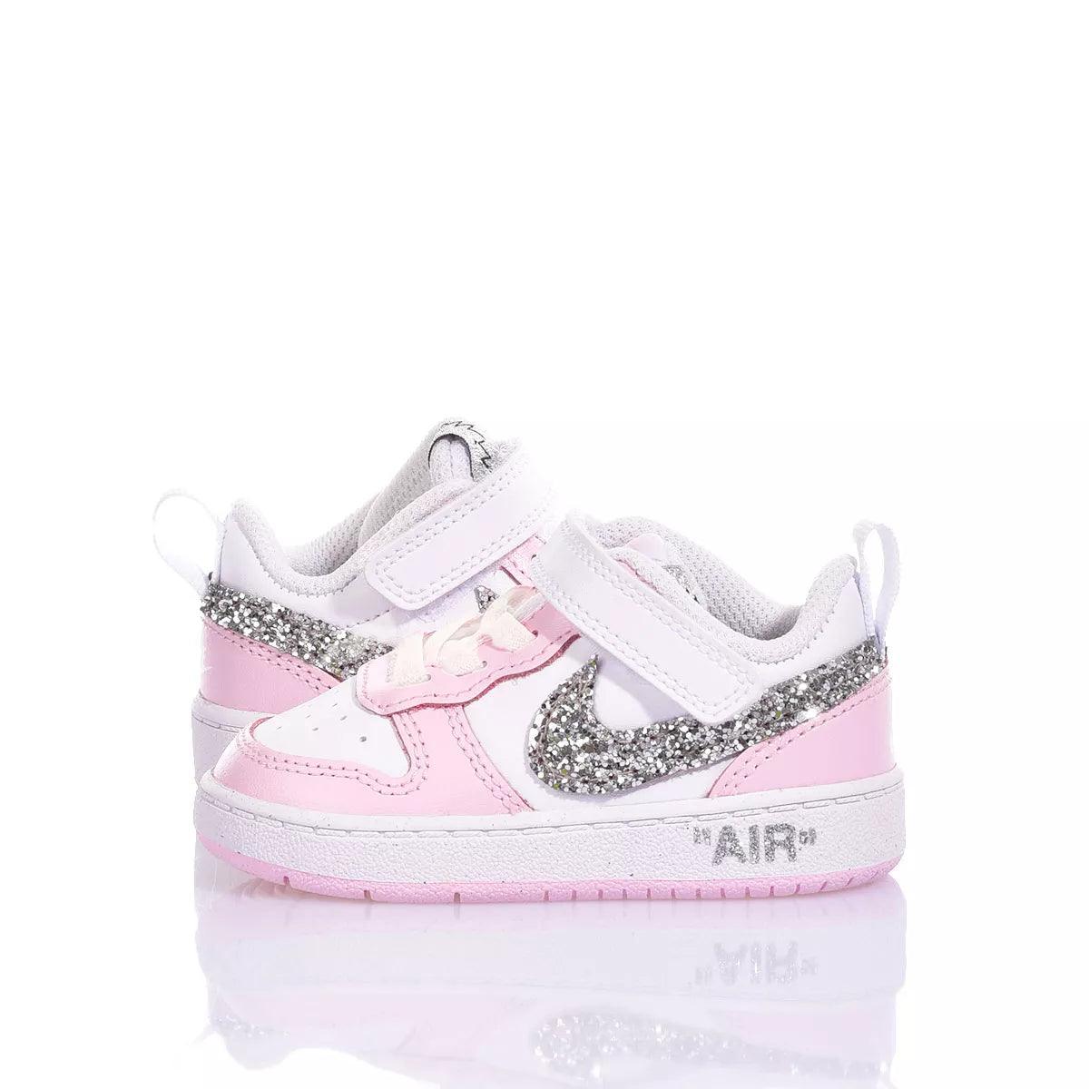 Scarpe sportive rosa e bianche neonata con glitter, accessorio ideale per abbigliamento premaman e neonati.