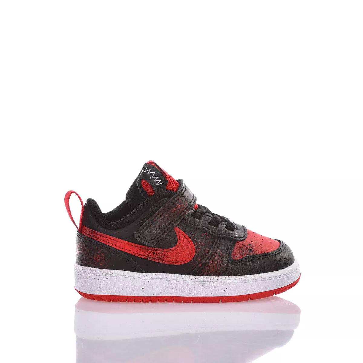 Scarpa da bambino nera e rossa con strappo, non abbigliamento premaman.