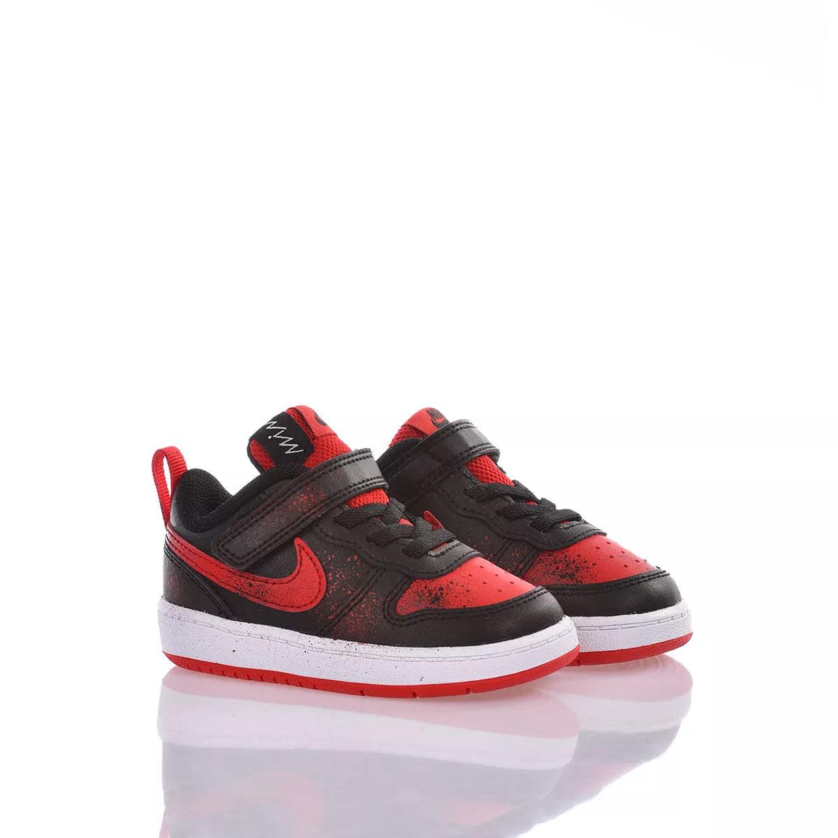 Scarpe sportive bambino nere e rosse, ideali per completare outfit premaman casual.
