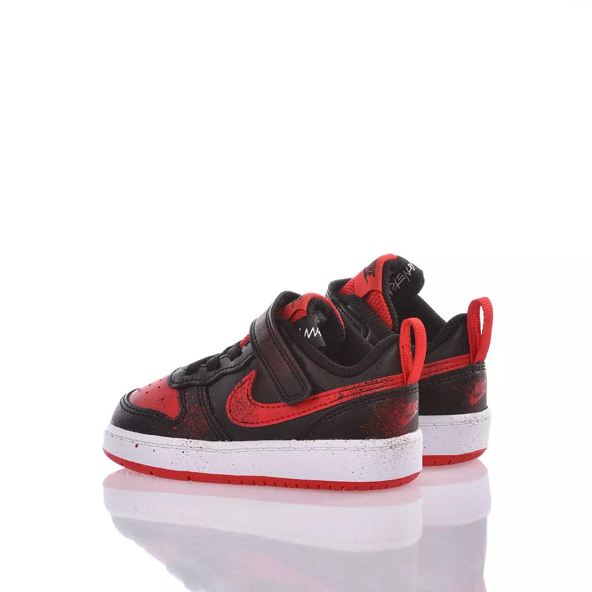 Scarpe sportive bambino nere e rosse con chiusura a strappo, suola bianca e rossa
