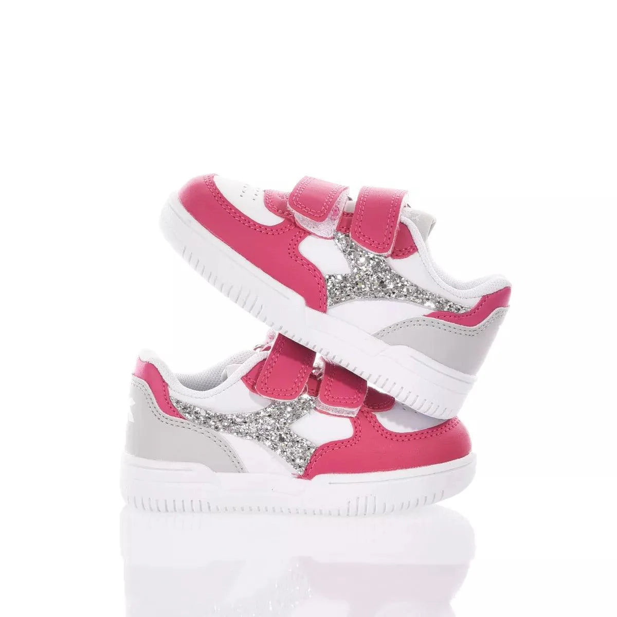 Scarpe per bambini rosa e bianche con glitter, ideali per abbigliamento premaman.