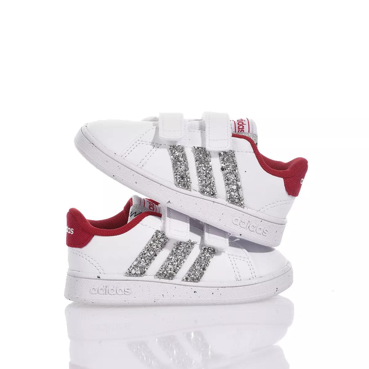 Scarpe bianche con glitter argento e dettagli rossi, moda bambino premaman
