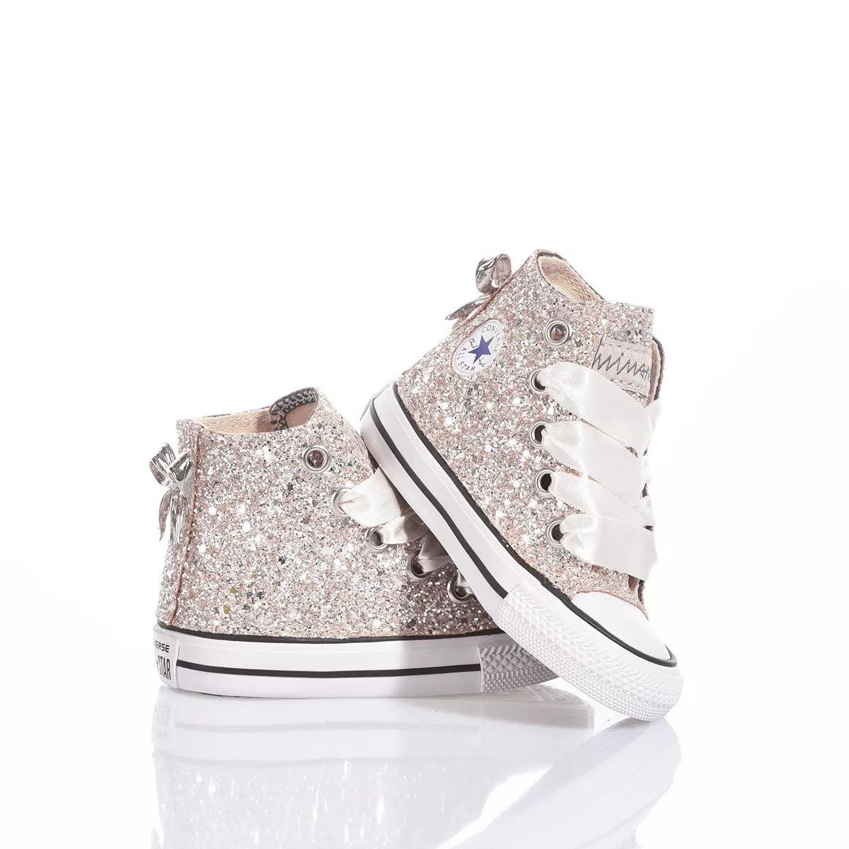 Sneakers glitterate argento per bambini, perfette per look premaman trendy e alla moda
