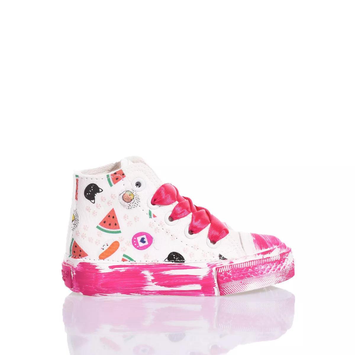 Sneaker bambino con stampa colorata frutta e dettagli rosa, ideale per outfit premaman casual.