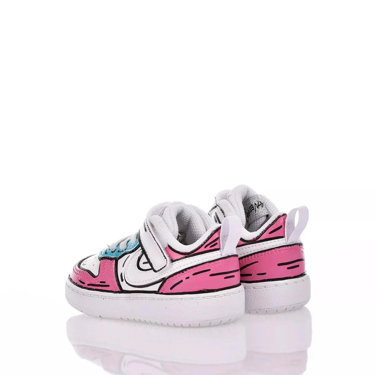 Scarpe sportive bianche e rosa per bambini, ideali per mamme premaman trendy.