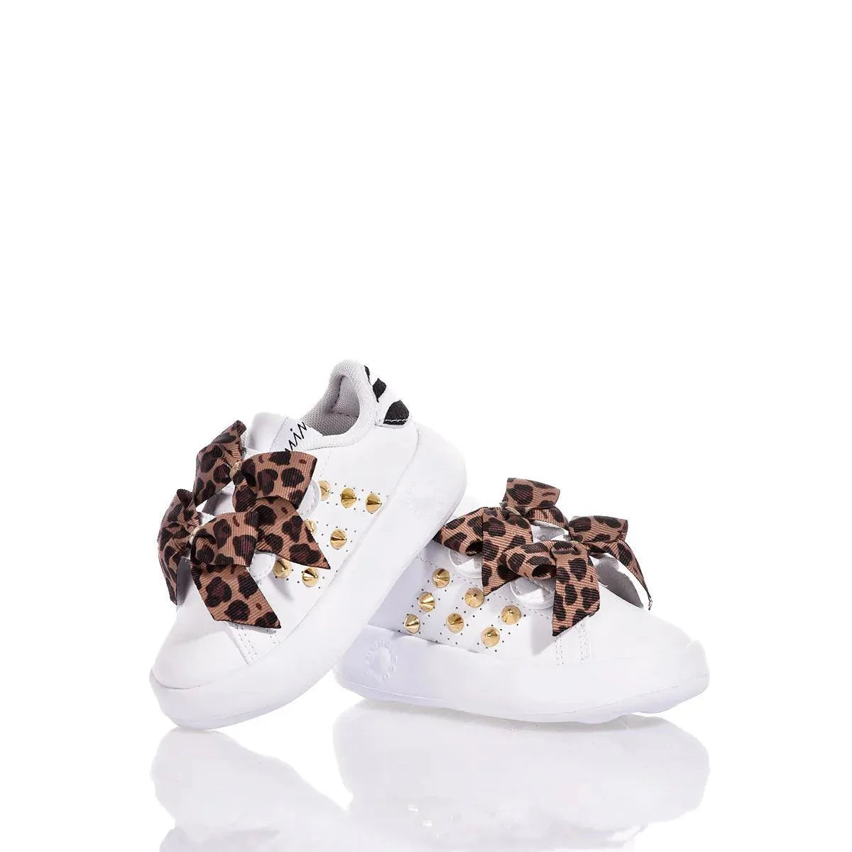 Scarpine bianche neonata per abbigliamento premaman con fiocchi leopardati e borchie oro