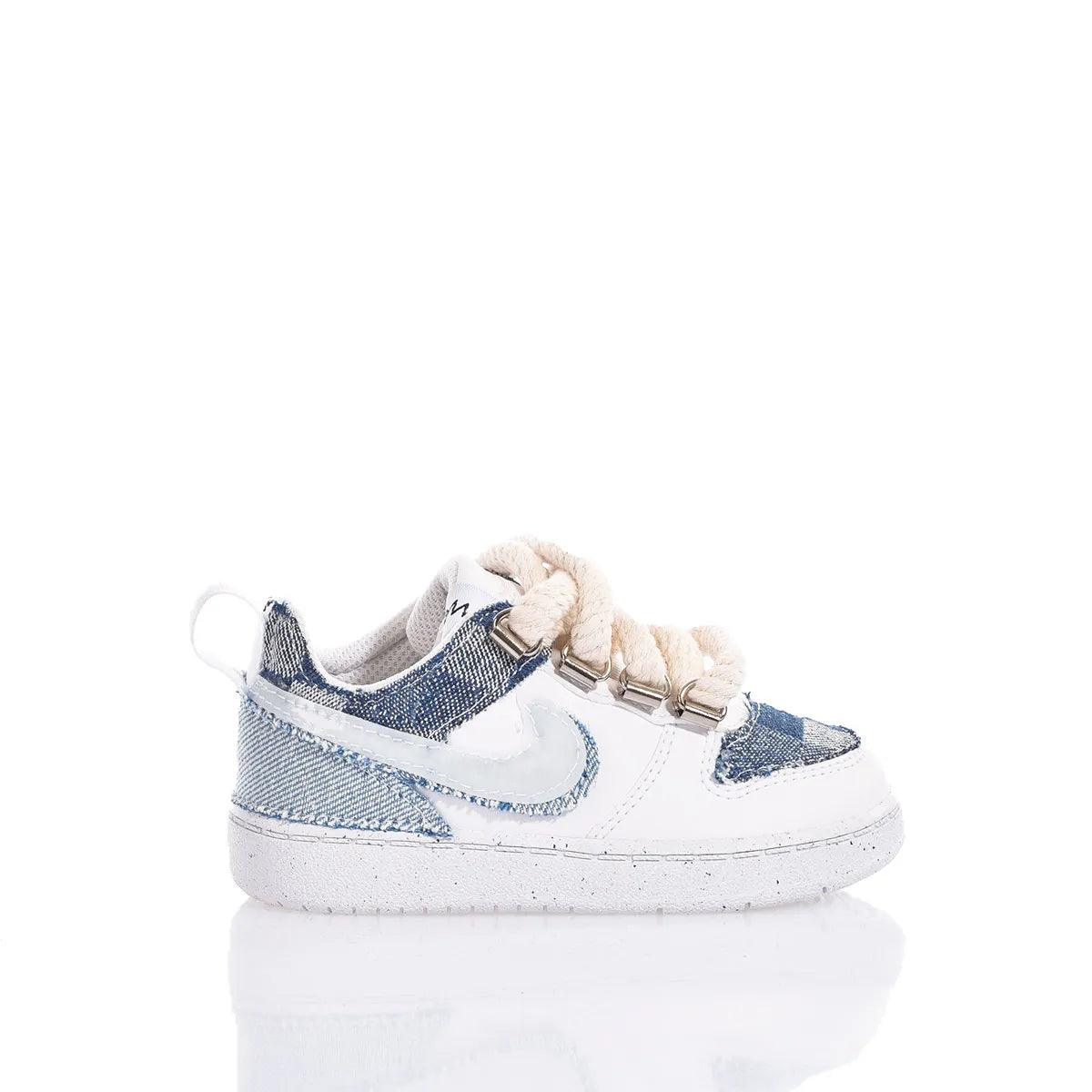 Scarpa neonato bianca e jeans, nuova collezione abbigliamento premaman e neonati.