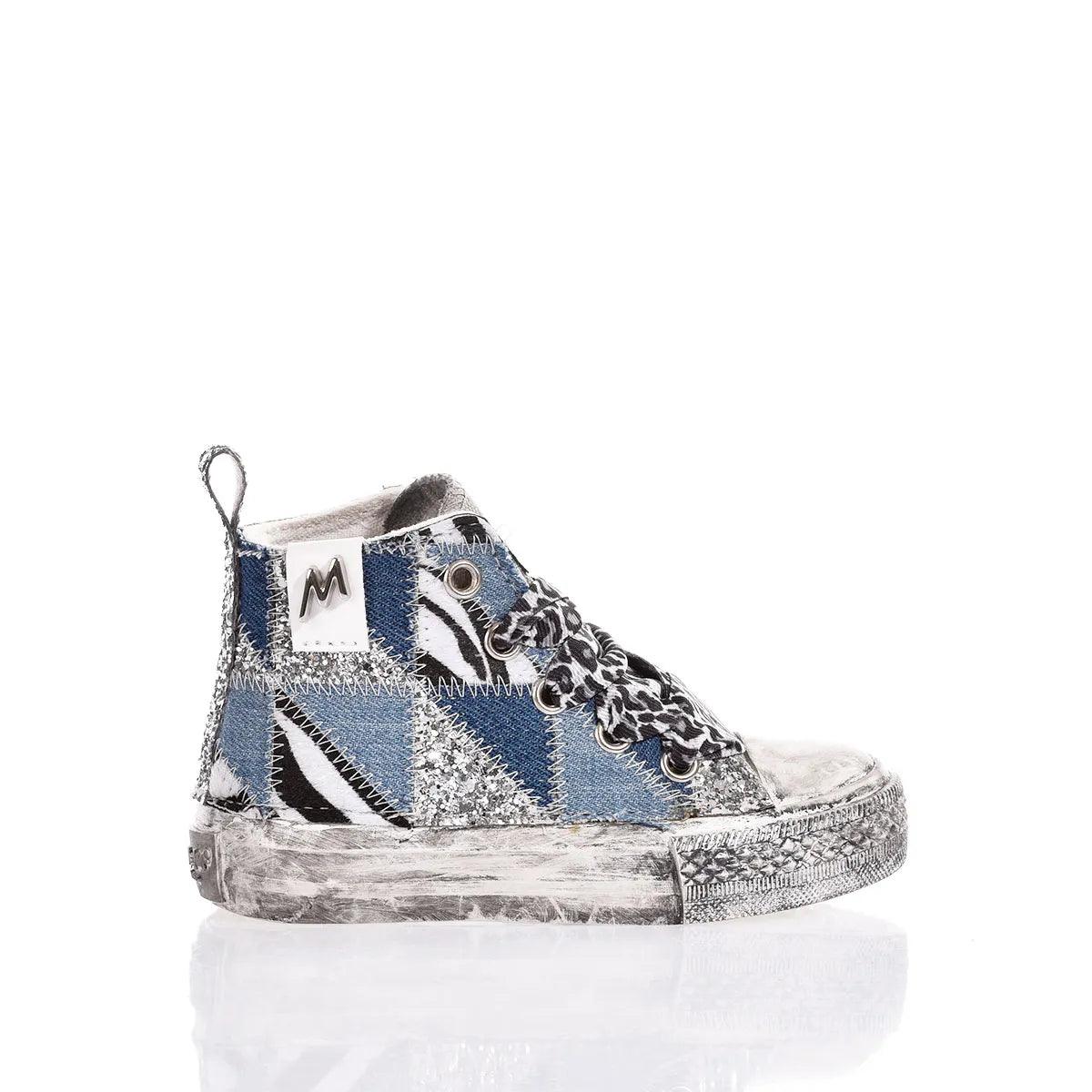 Sneaker patchwork in denim e glitter, ideale per look abbigliamento premaman trendy