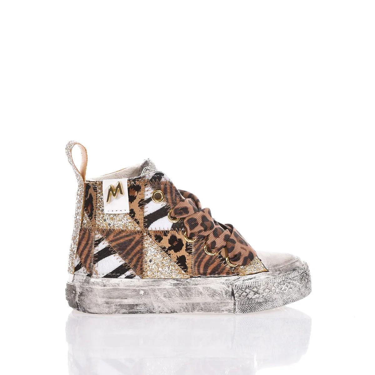 Sneaker fantasia animalier con glitter, ideale per abbigliamento premaman trendy