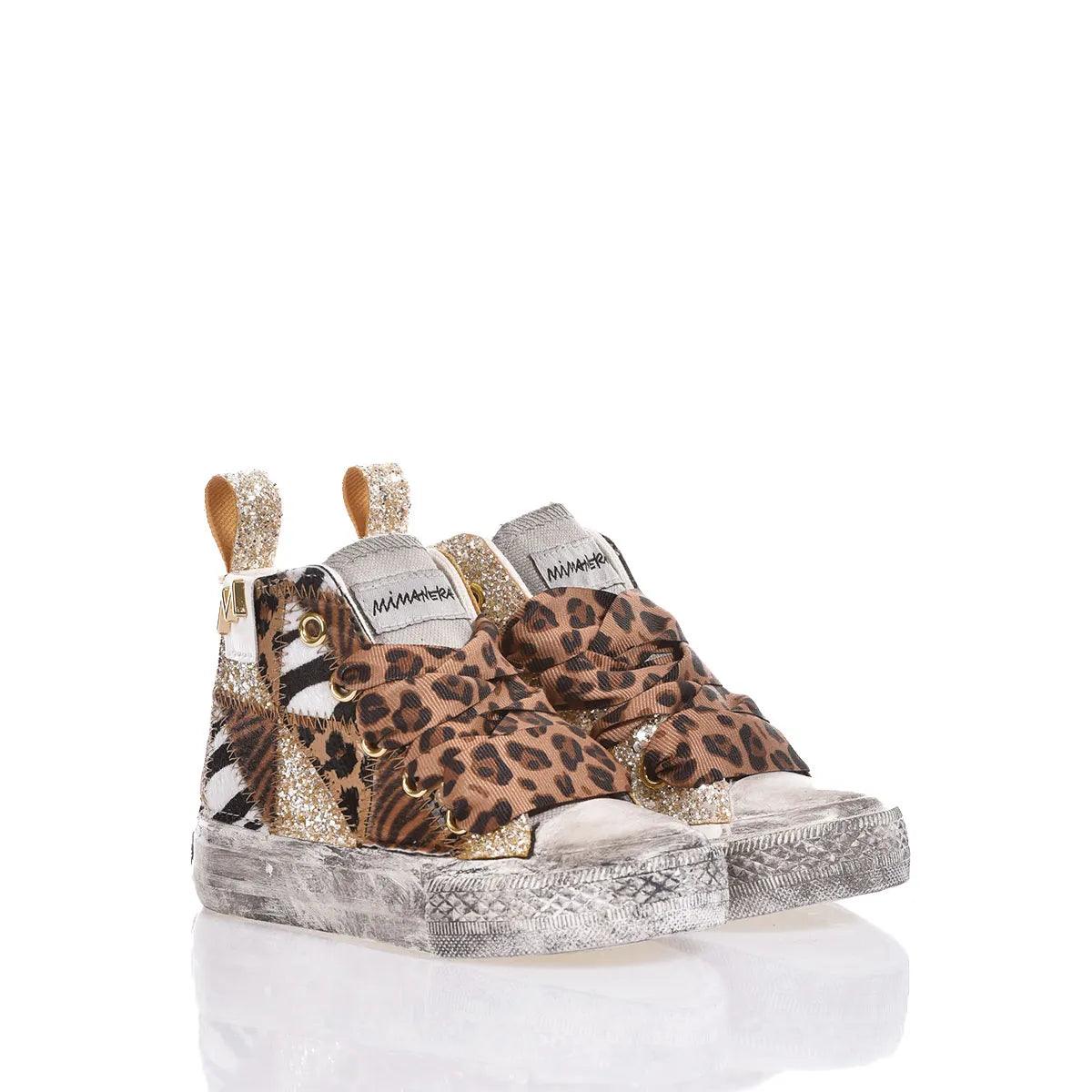 Sneakers fantasia animalier con glitter dorati, abbigliamento premaman alla moda