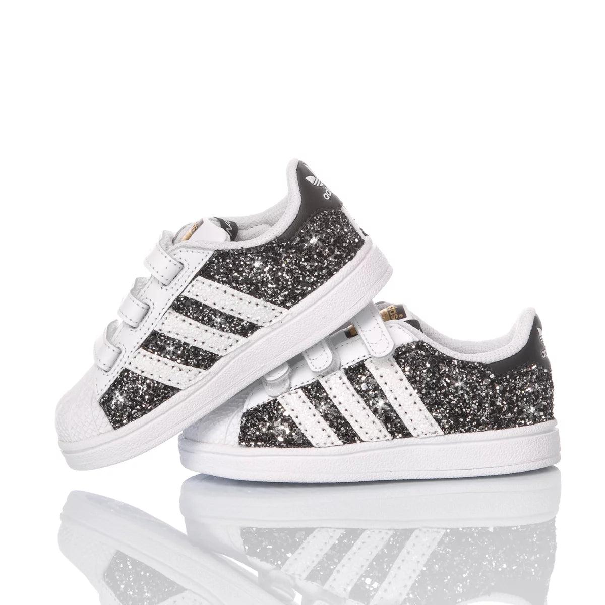 Scarpe sportive bimbo glitter nere e bianche, ideali per outfit premaman e abbigliamento maternità