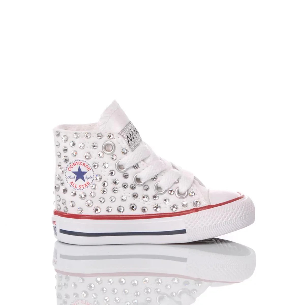 Scarpa da ginnastica bianca con borchie per bambini, accessorio abbigliamento premaman elegante
