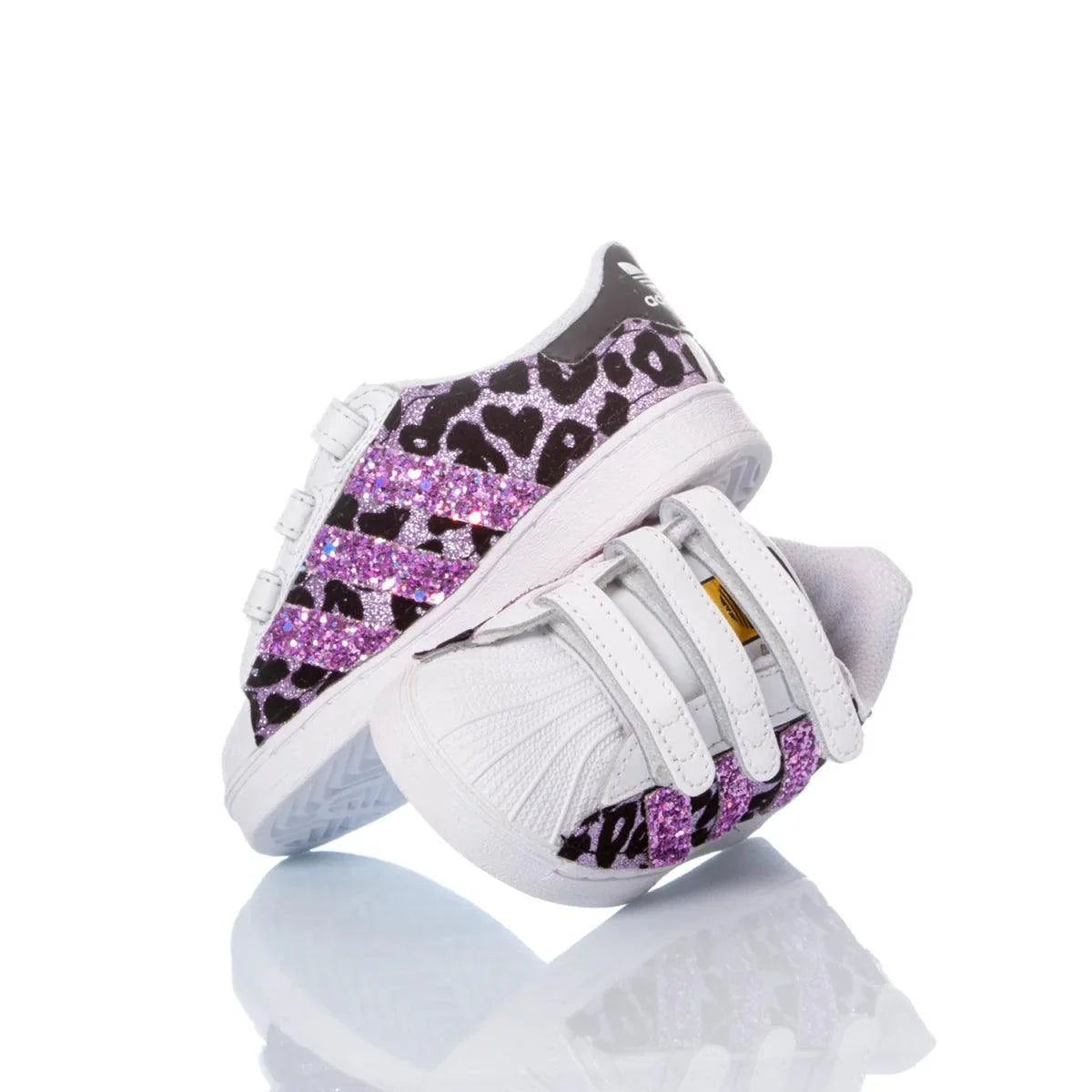 Scarpe sportive bianche bimba con fantasia animalier e dettagli glitter rosa, chiusura strappo.