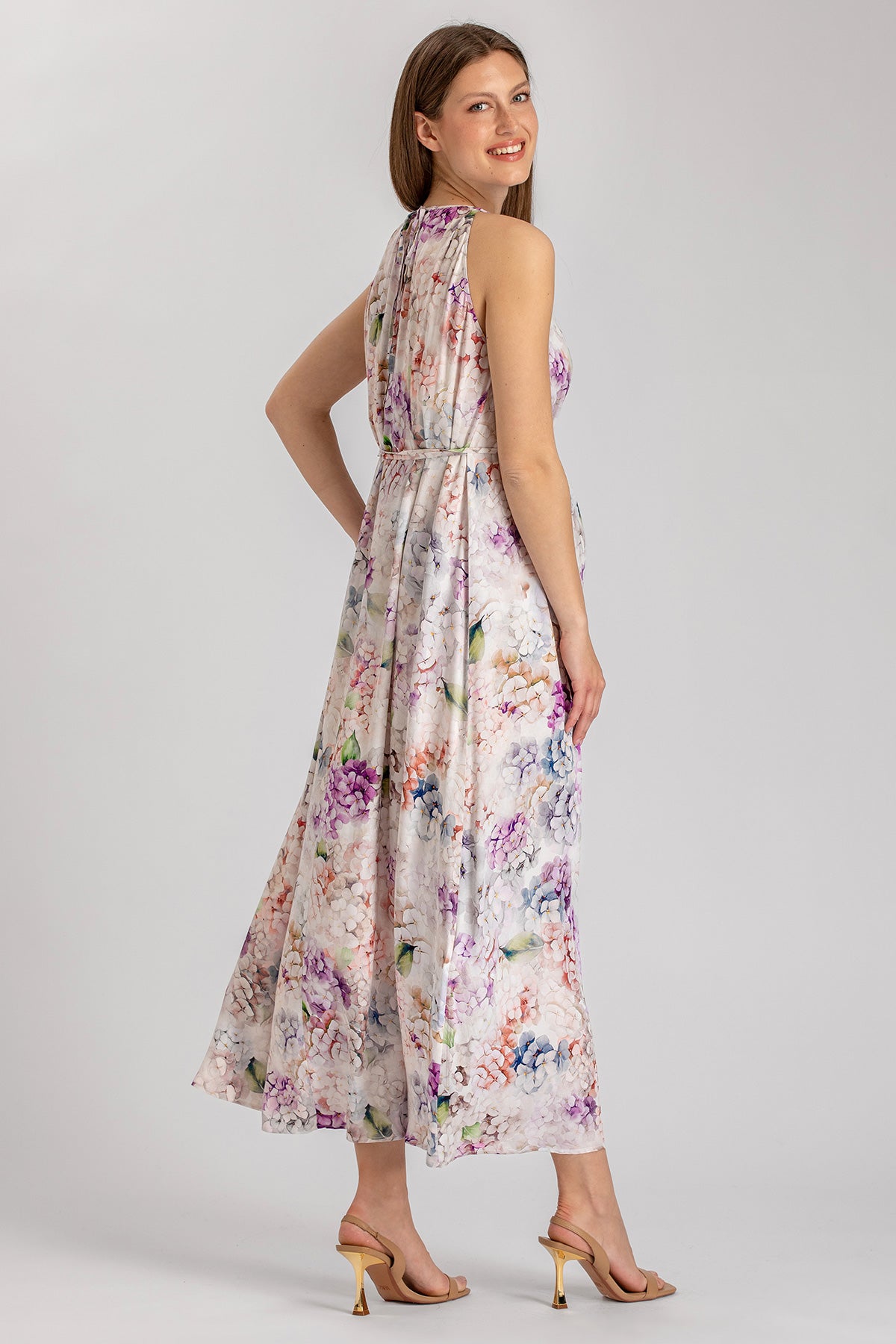 Abito premaman lungo floreale elegante, ideale per gravidanza, modello estivo.