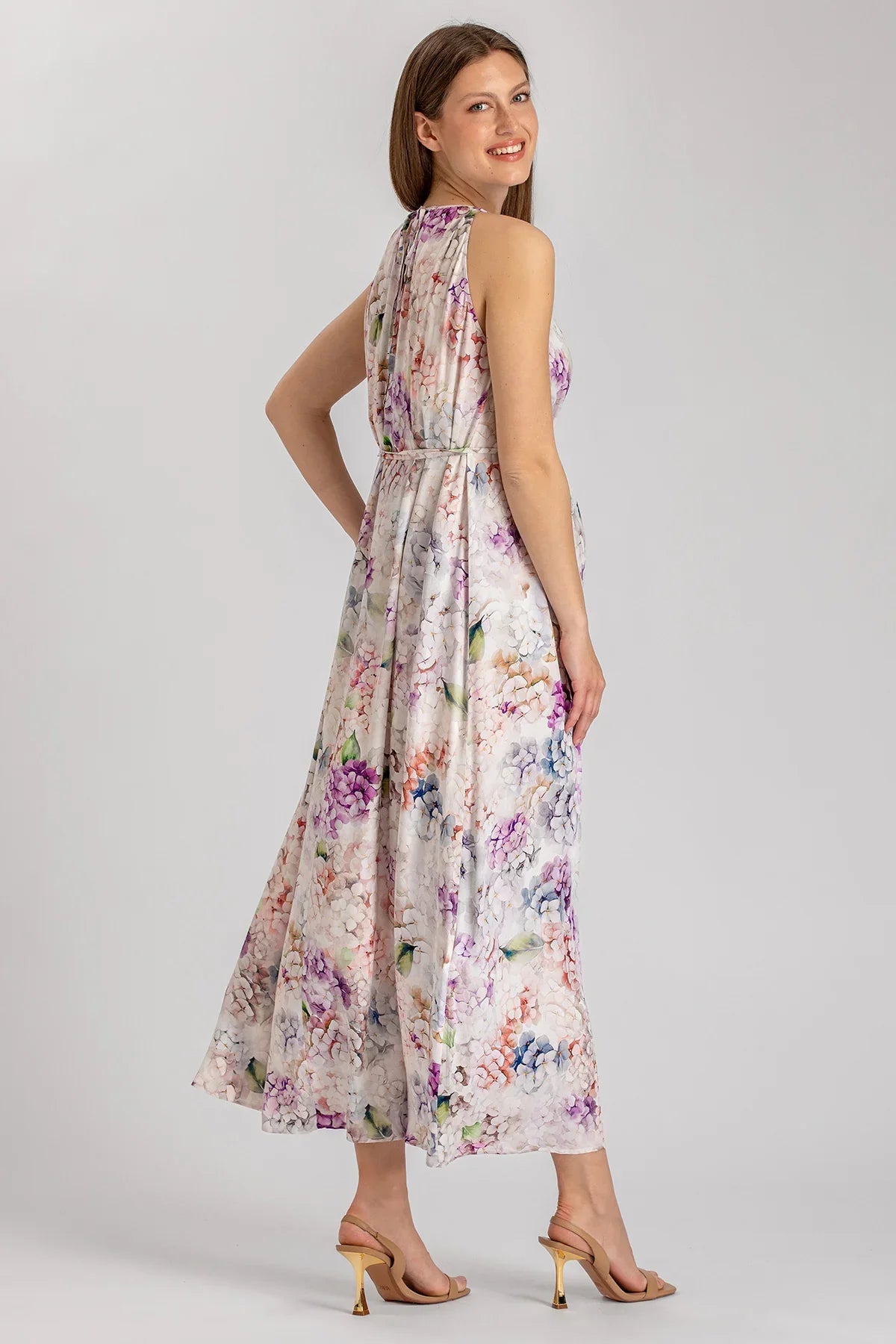 Abito premaman lungo floreale elegante, ideale per gravidanza, modello estivo.
