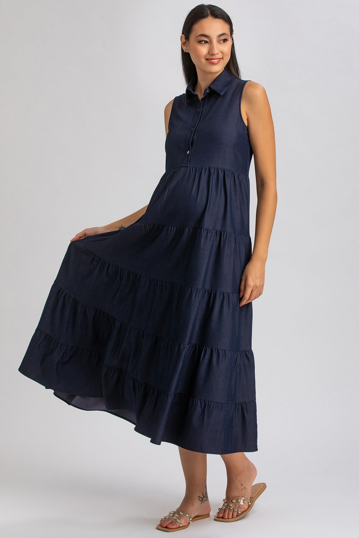 Abito premaman lungo smanicato blu, gonna a balze, moda premaman elegante