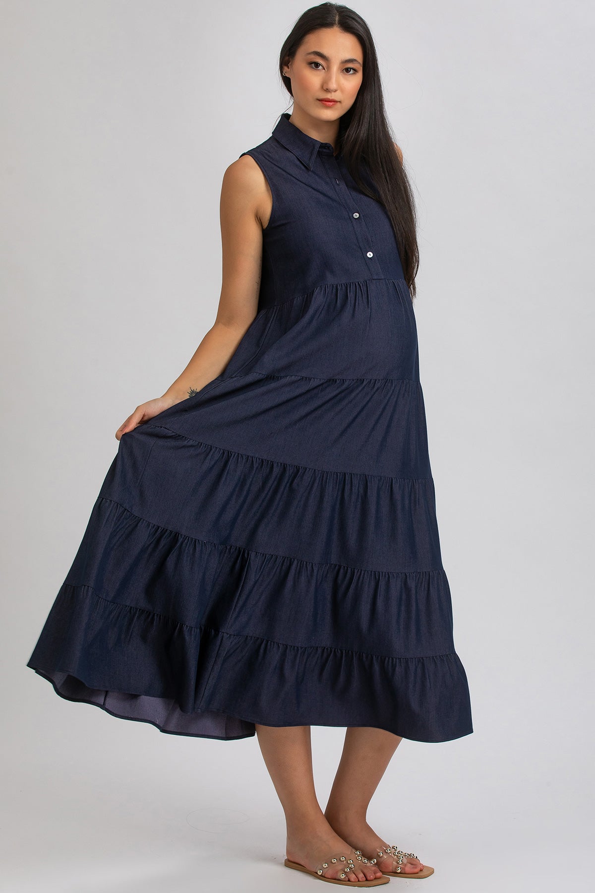 Vestito premaman senza maniche blu navy, lungo e svasato, ideale per la gravidanza
