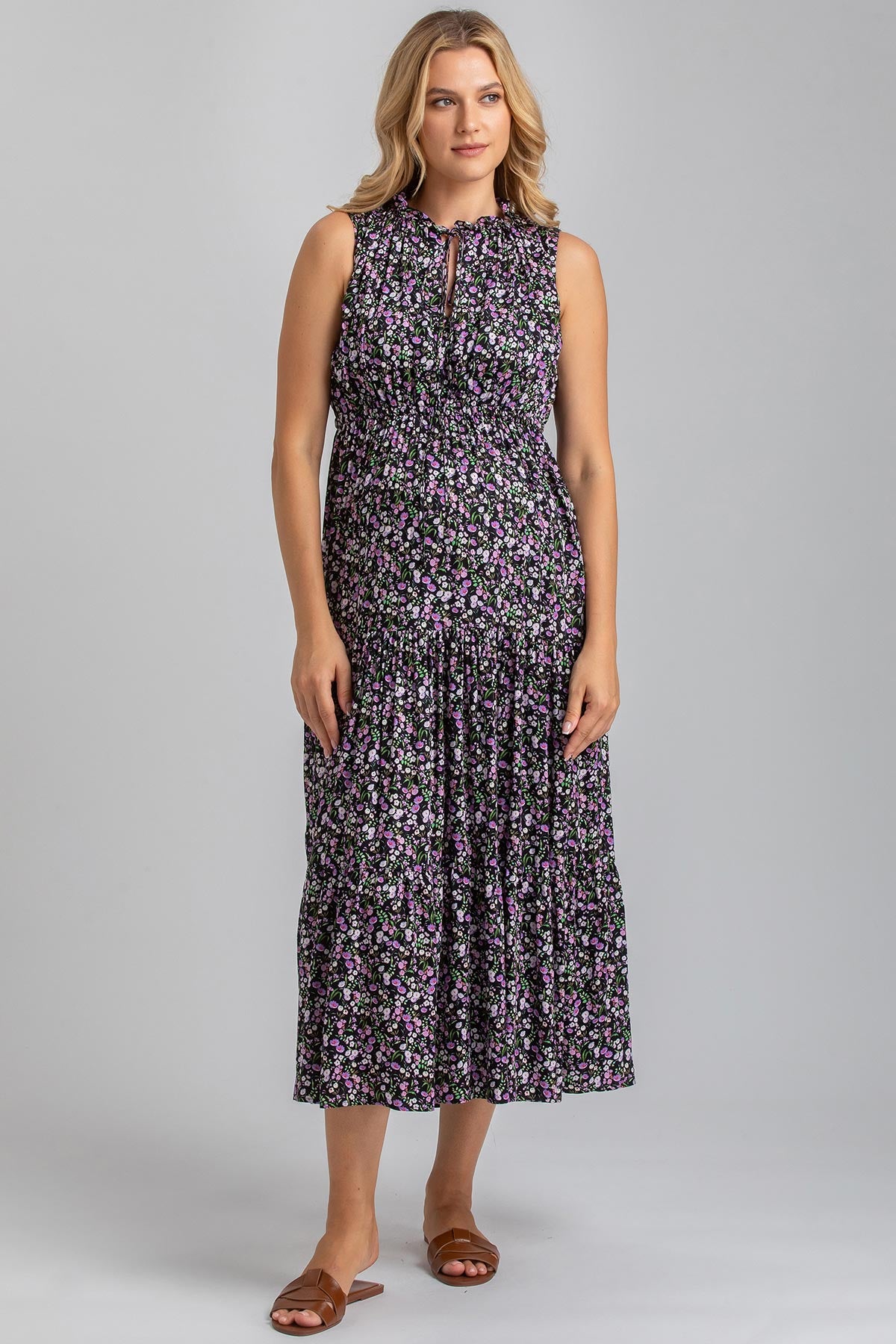 Vestito premaman lungo senza maniche a fiori viola, rosa e verdi su sfondo nero