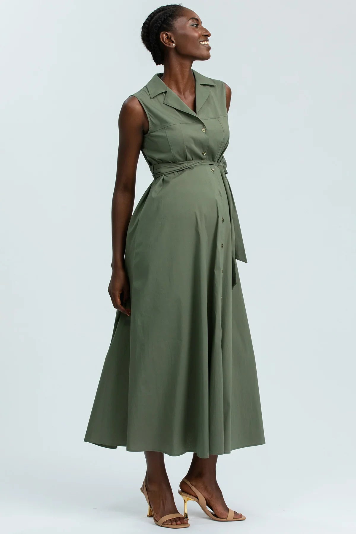 Abito premaman lungo senza maniche verde oliva con cintura in vita, ideale gravidanza elegante.