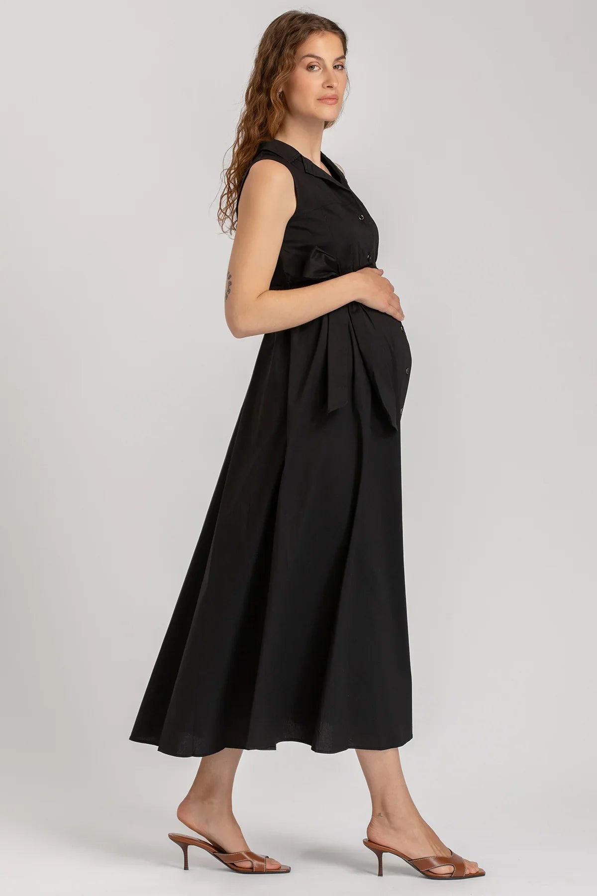 Abito premaman nero senza maniche, elegante e confortevole, ideale per la gravidanza
