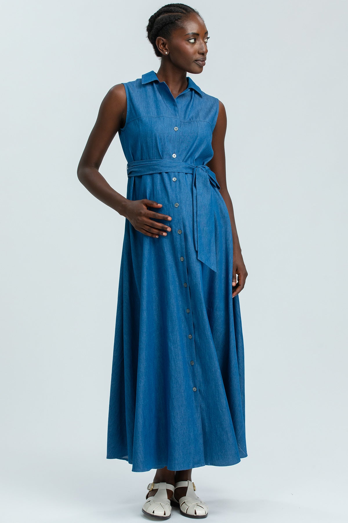 Abito premaman lungo in denim smanicato con cintura, moda premaman elegante