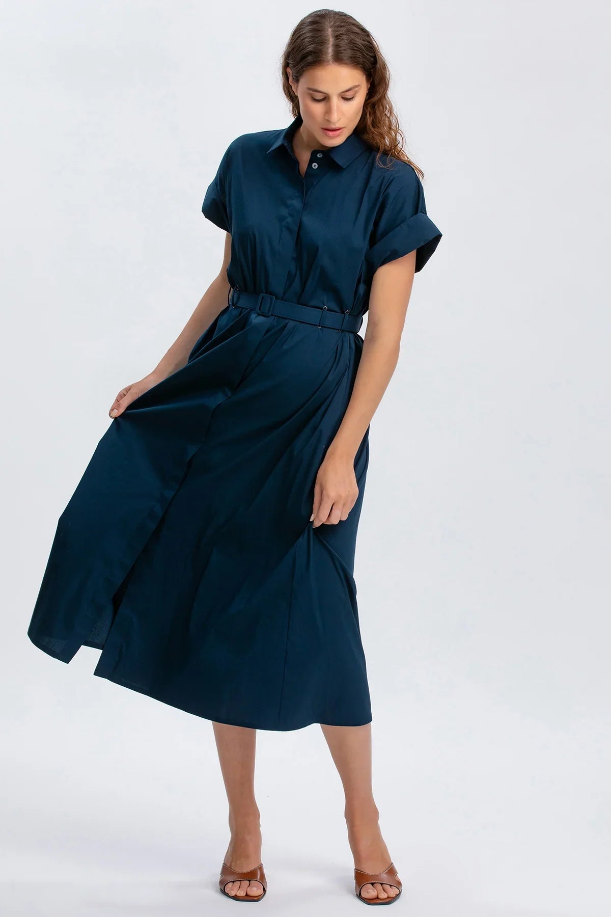 Abito premaman blu con cintura, maniche corte, vestibilità elegante e confortevole