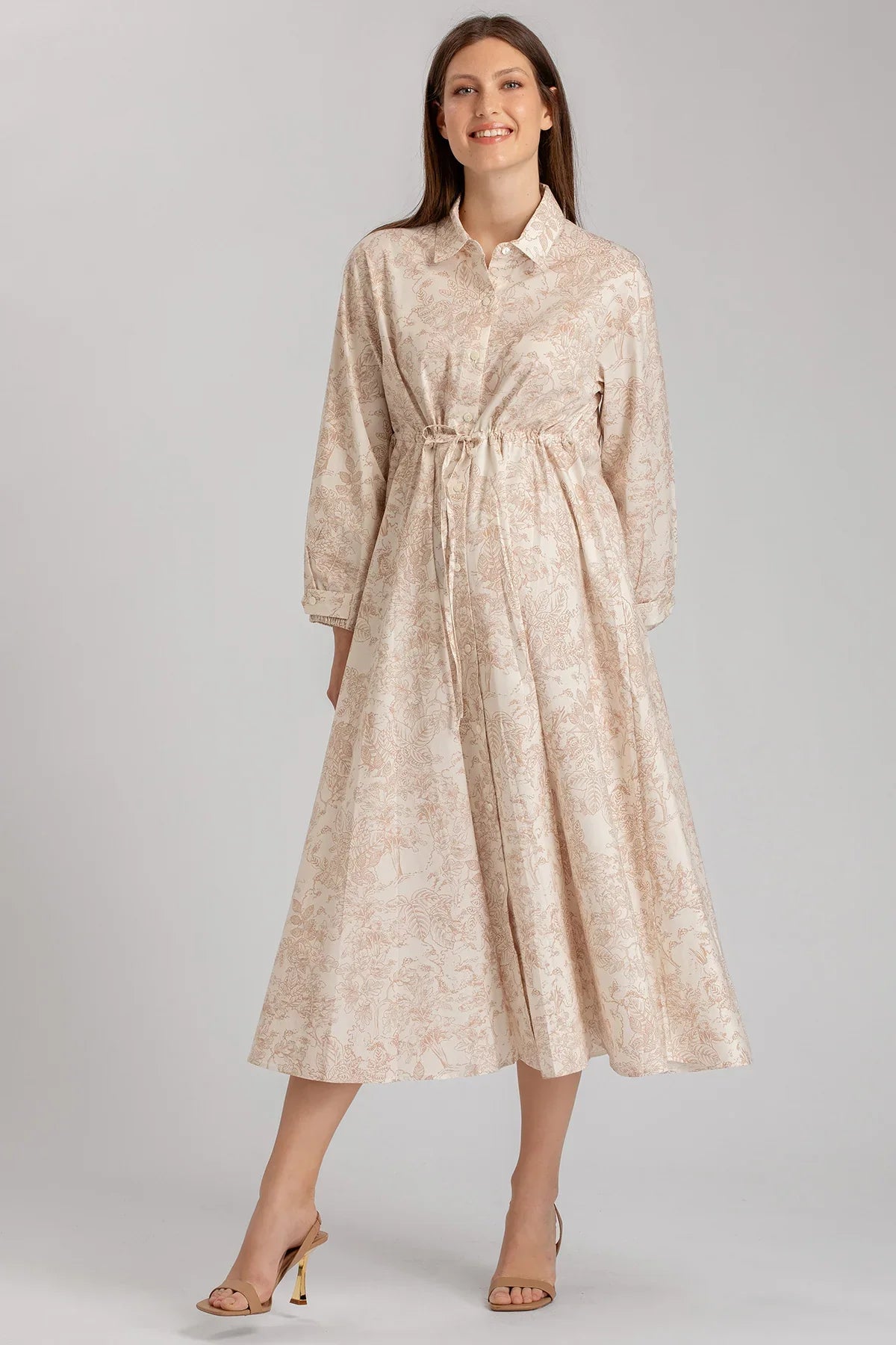 Abito premaman elegante a fantasia beige con maniche lunghe e coulisse in vita