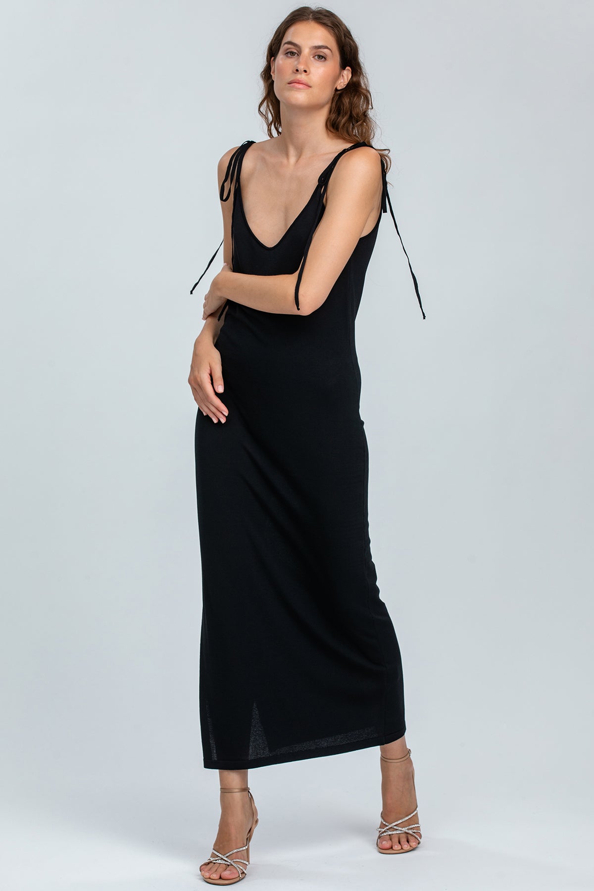 TAORMINA | Fitted Black Dress with V-Neck and Shoulder Knot