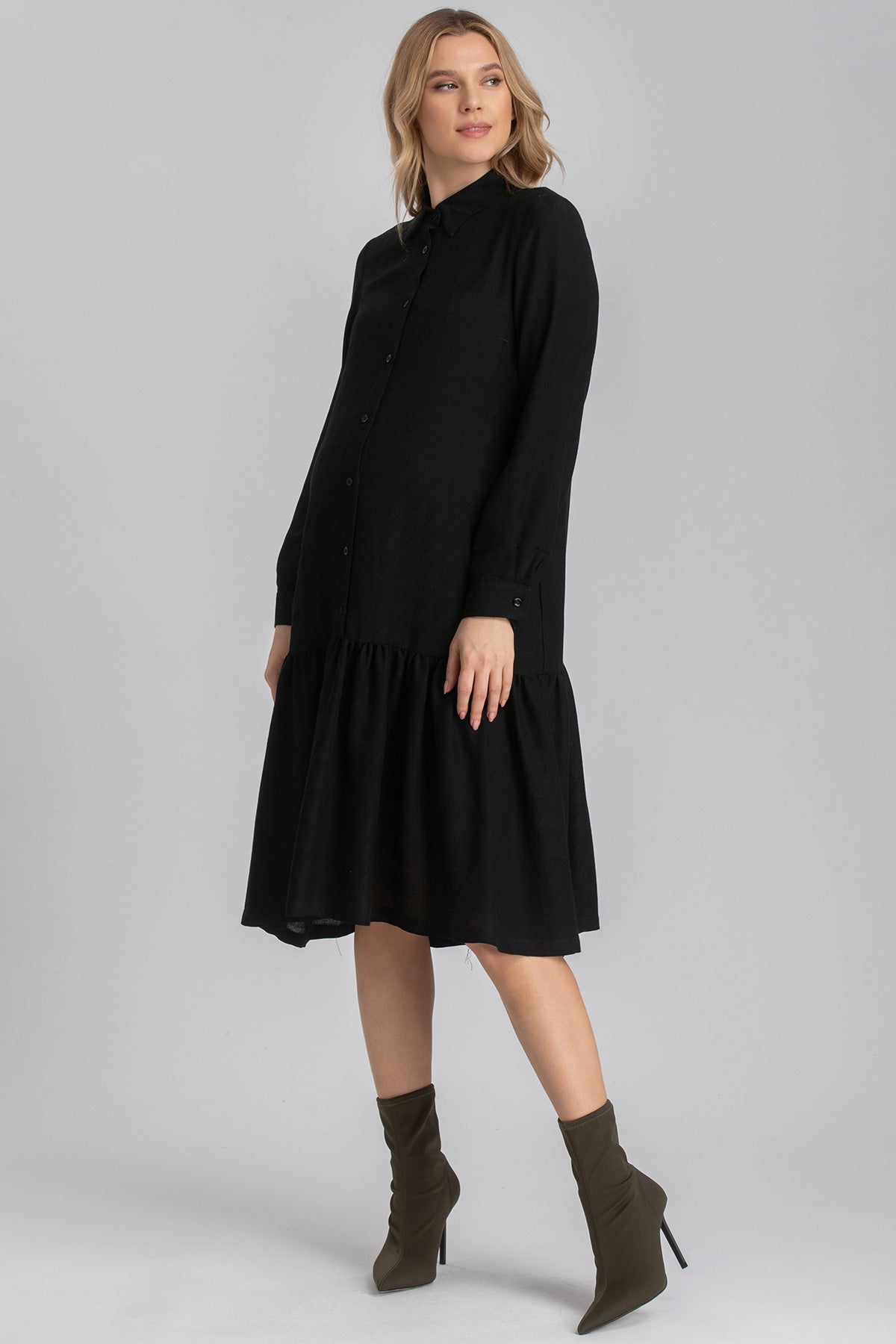 Abito premaman nero elegante con bottoni, maniche lunghe e gonna ampia, ideale gravidanza