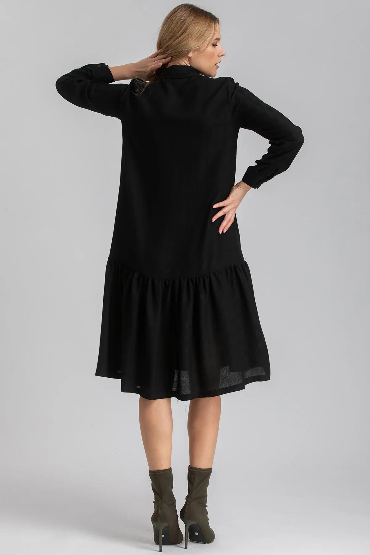 Abito premaman nero a maniche lunghe, vestito premaman elegante donna di schiena