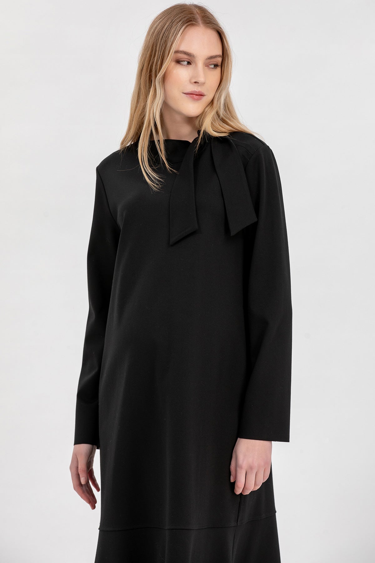 ALICE | Abito Premaman Nero Coprente Sotto il Ginocchio con Collo a Foulard