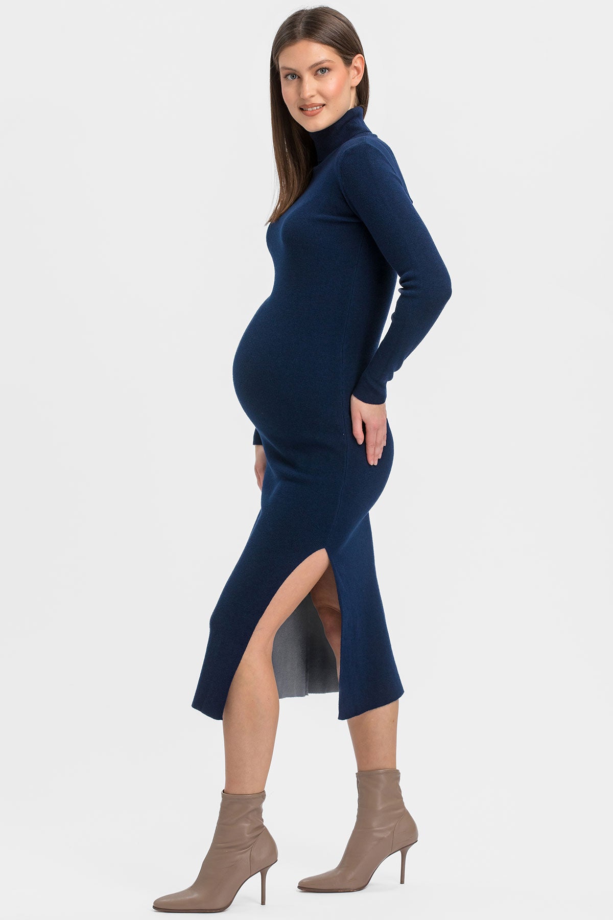 Abito premaman blu aderente con spacco laterale.