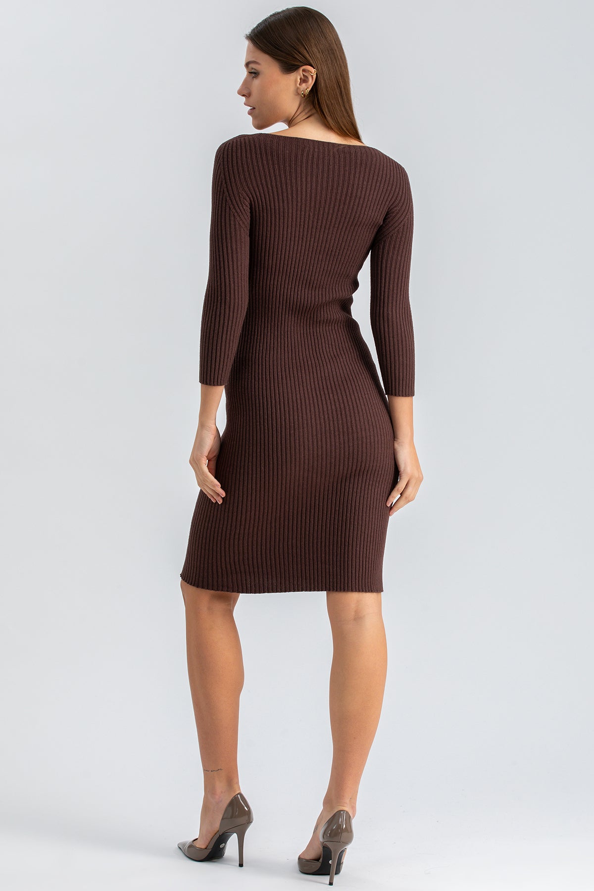 EMMA | Fitted Dress in Brown with Long Sleeves