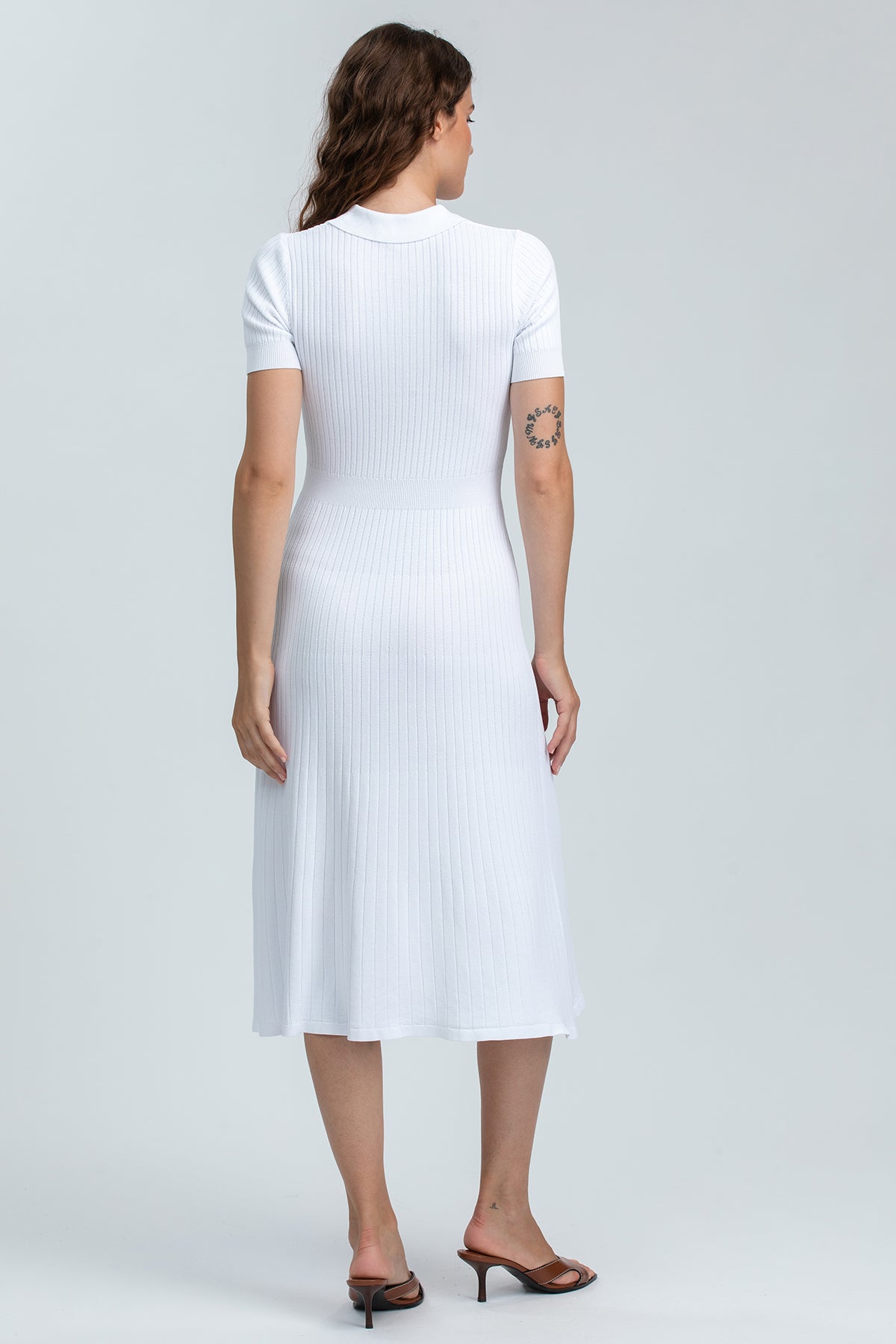 AZALEA | Abito Svasato Bianco con Colletto