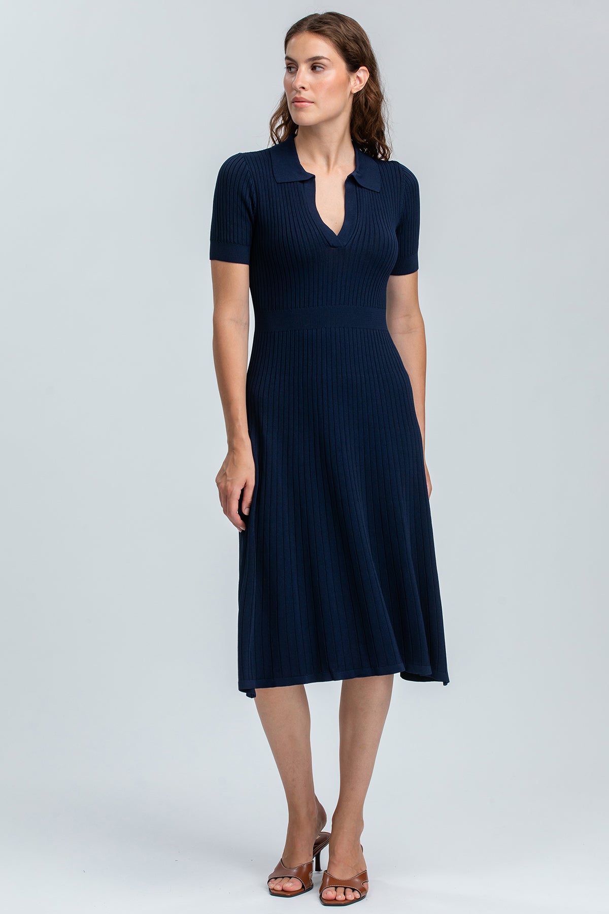 Abito premaman blu in maglia a costine con maniche corte, ideale gravidanza elegante