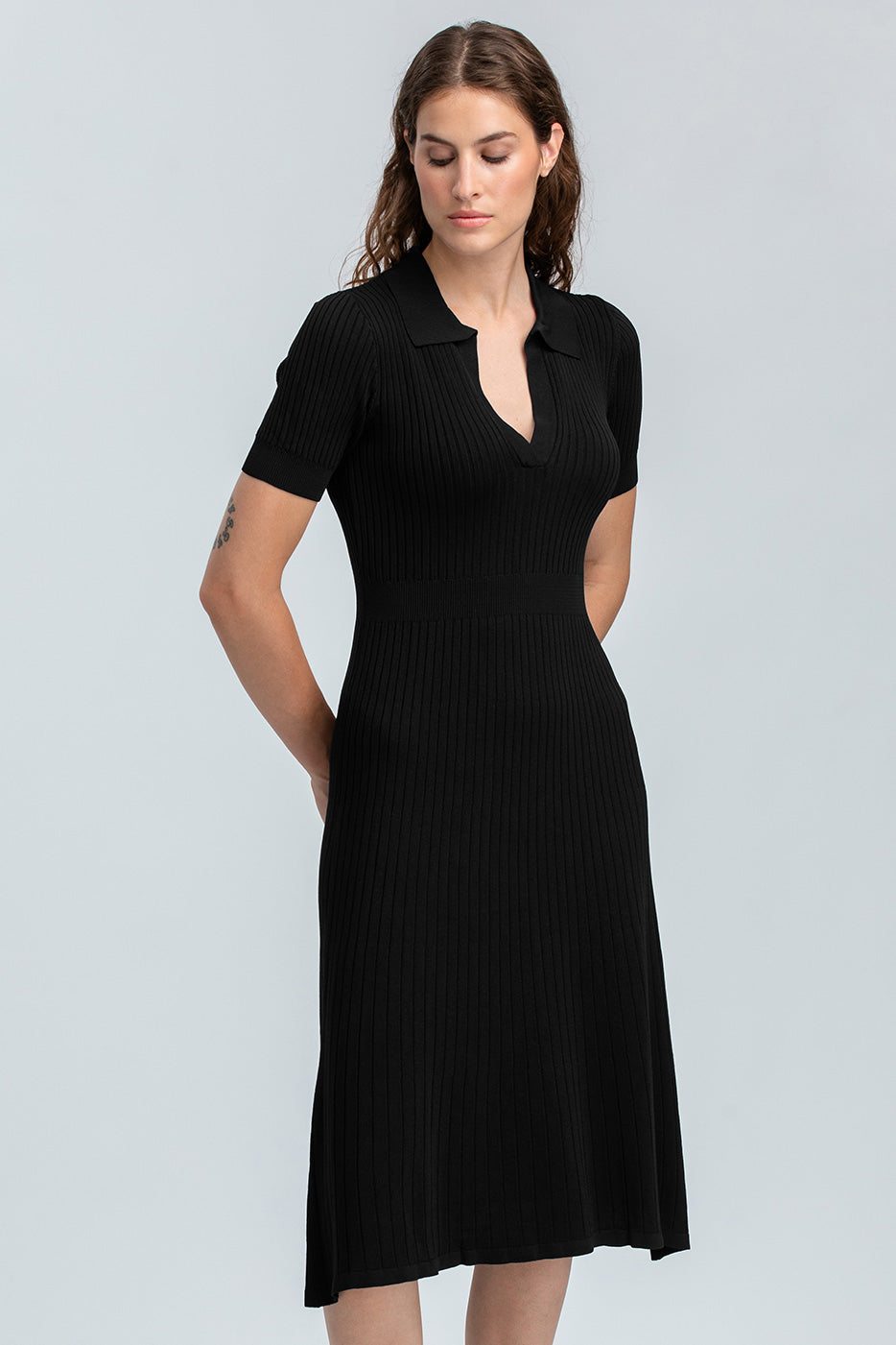 AZALEA | Abito Svasato Nero con Colletto