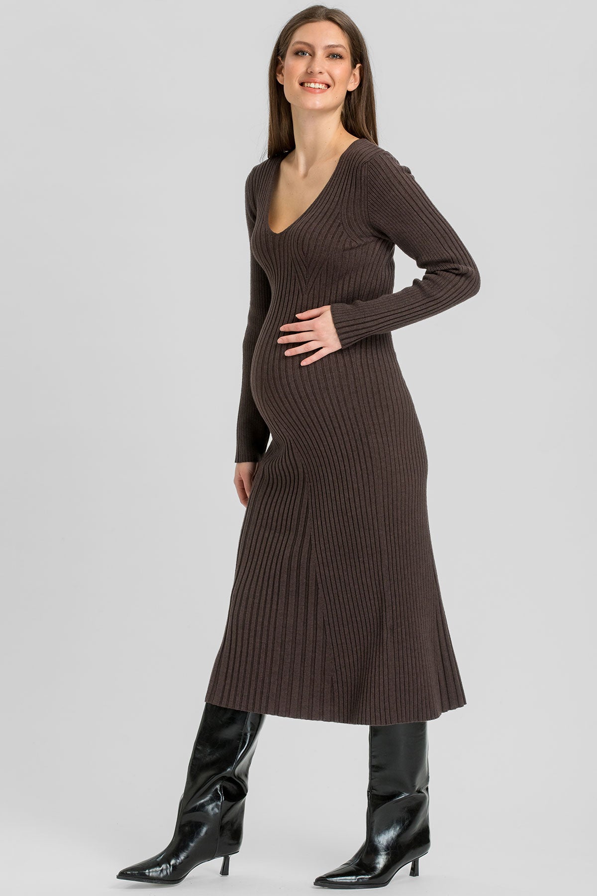 ANAELLE | Brown Ribbed Maternity Maxi Dress with V-Neckline