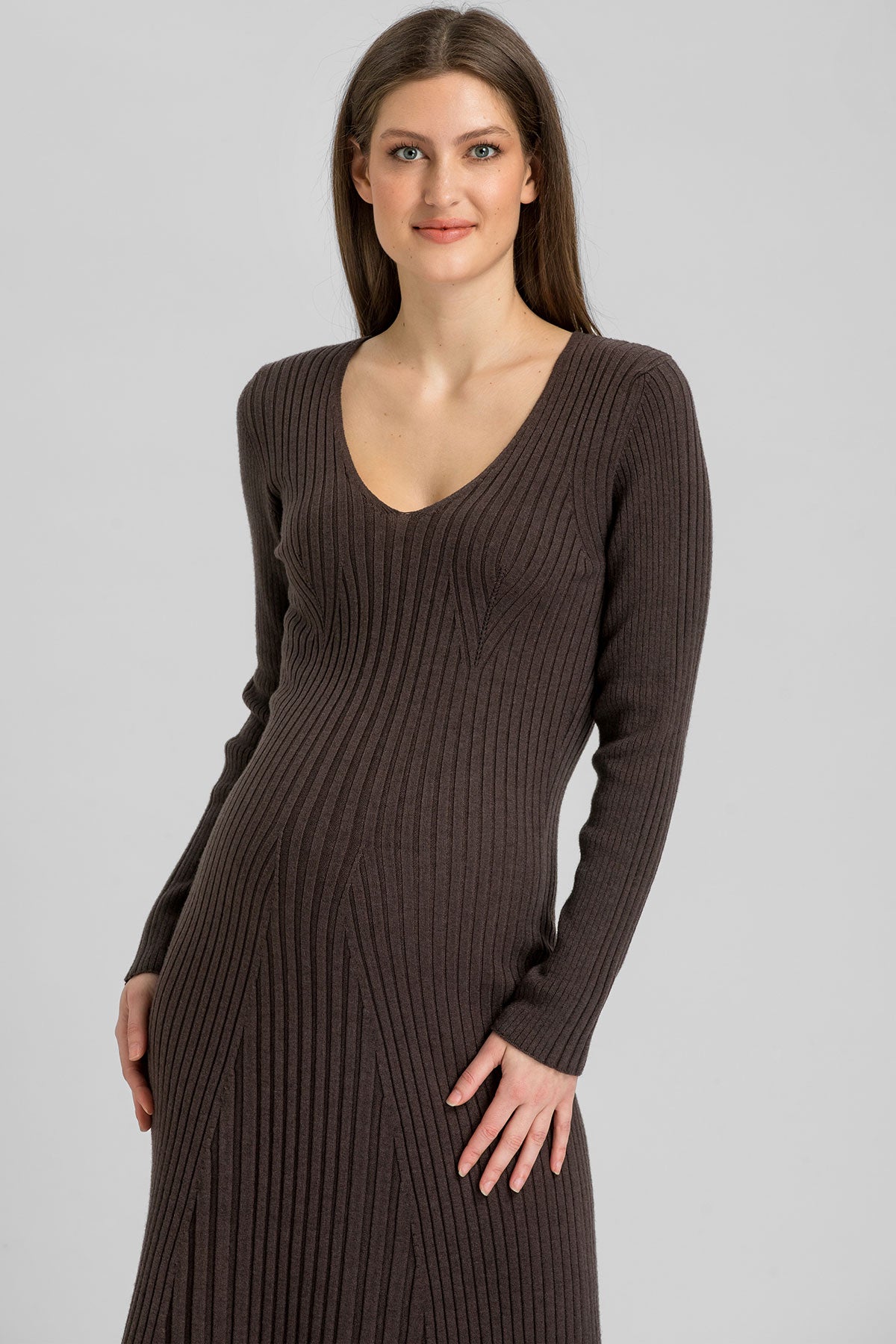ANAELLE | Brown Ribbed Maternity Maxi Dress with V-Neckline