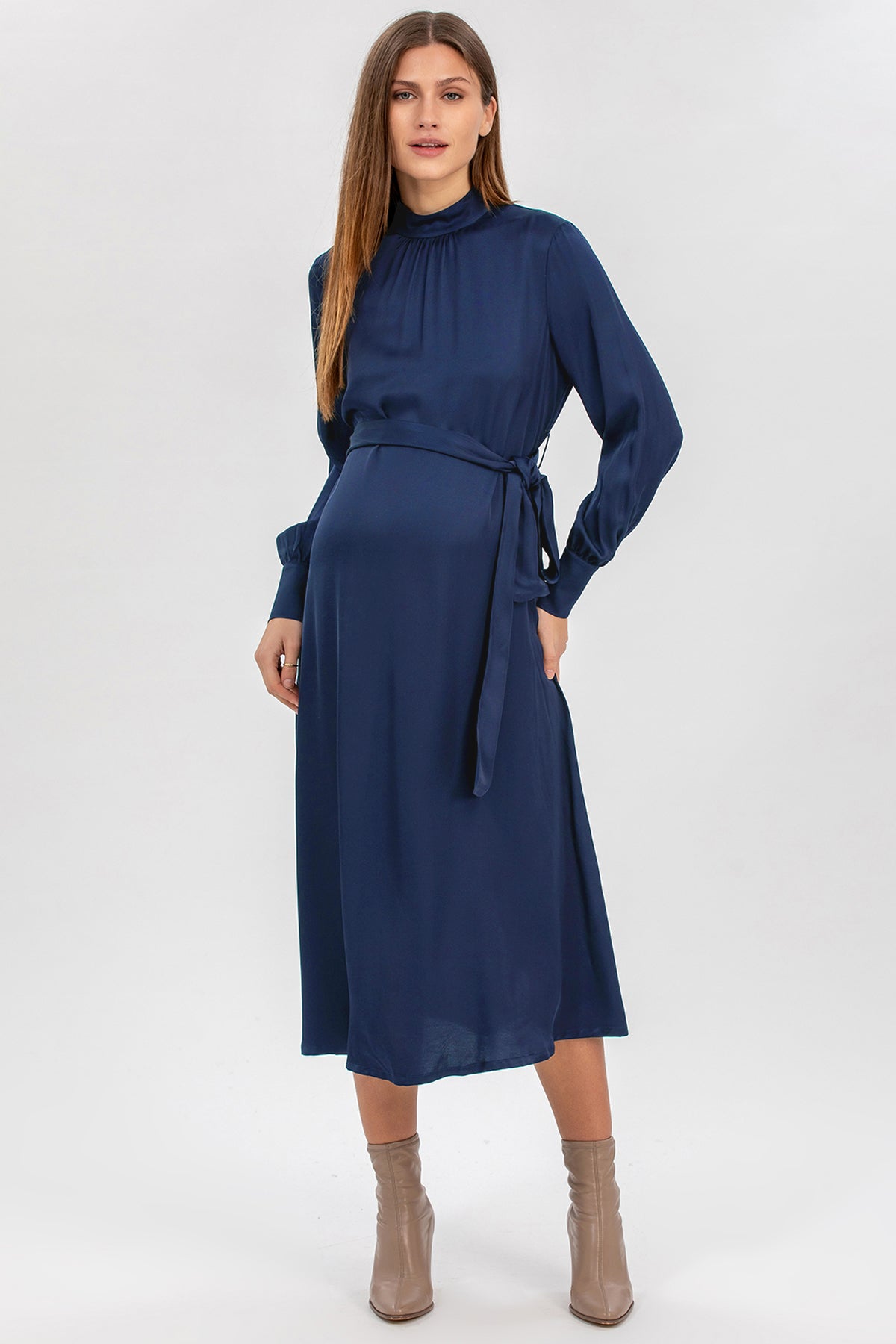 Abito premaman elegante blu con cintura, maniche lunghe e collo alto, ideale gravidanza