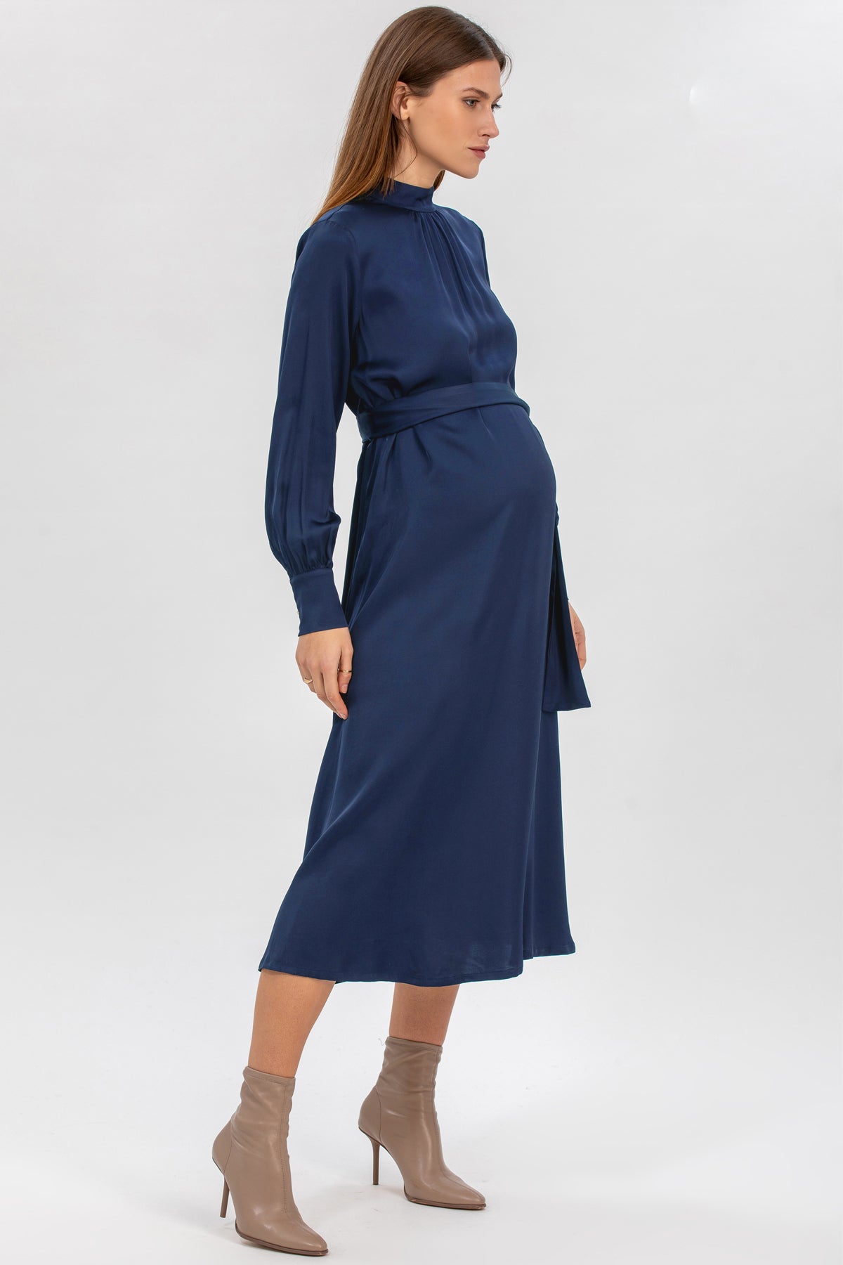 Abito premaman elegante blu a maniche lunghe con cintura, ideale per gravidanza.