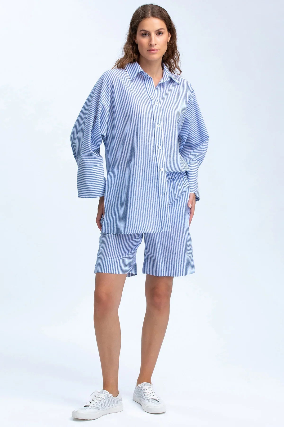 Completo premaman camicia e shorts a righe azzurre, abbigliamento premaman estivo