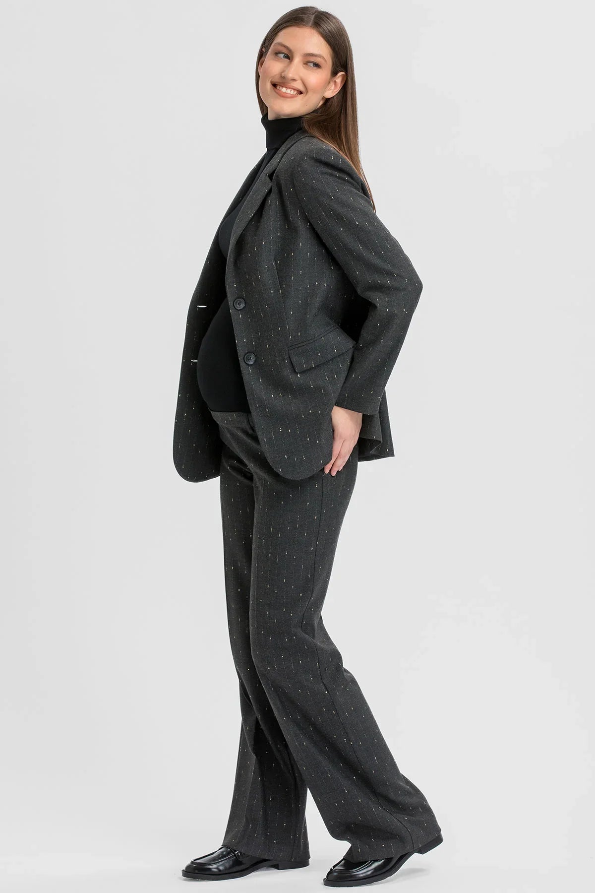 Anthracite grey maternity suit with blazer and trousers.
