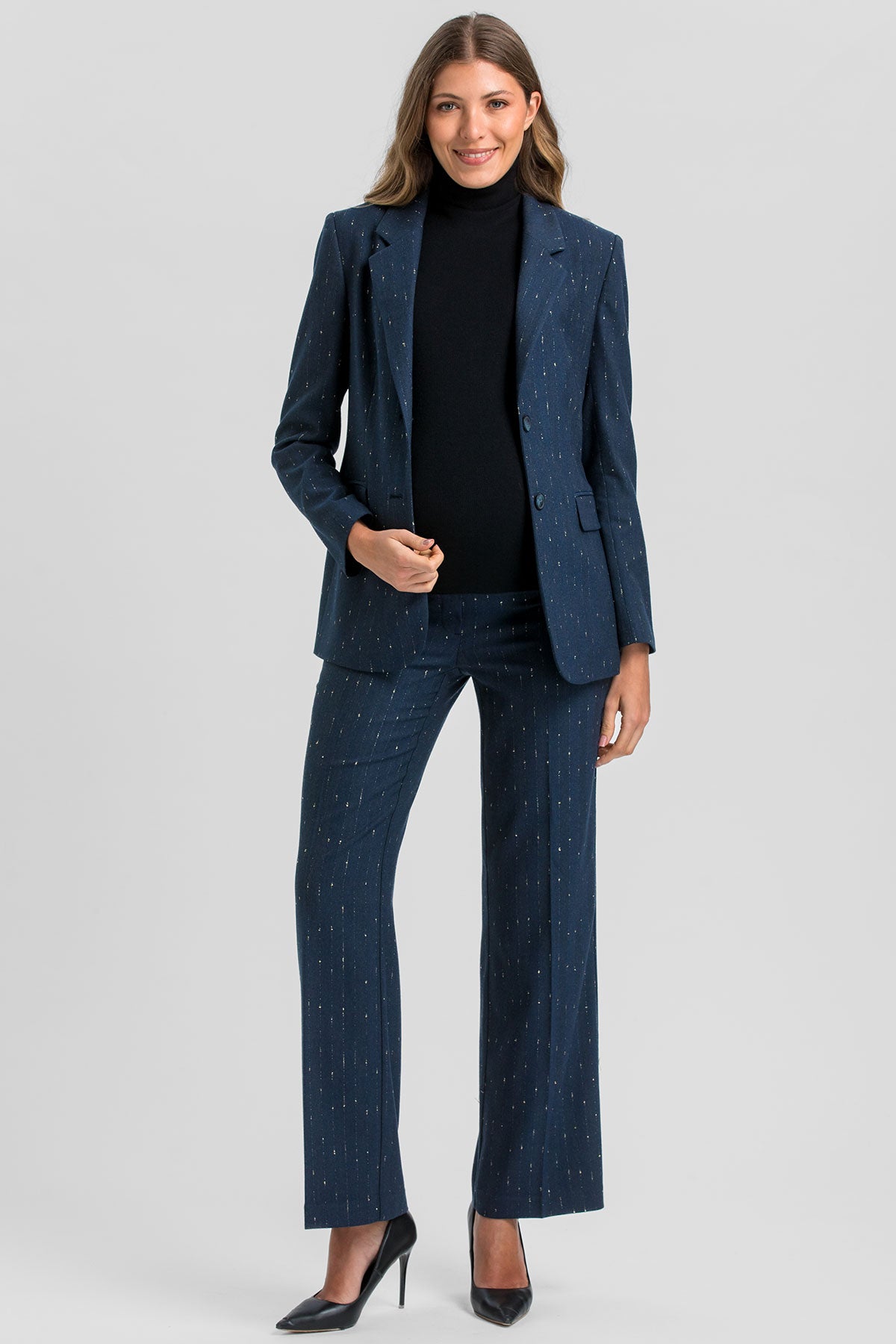 Elegant blue maternity suit with shimmering details.