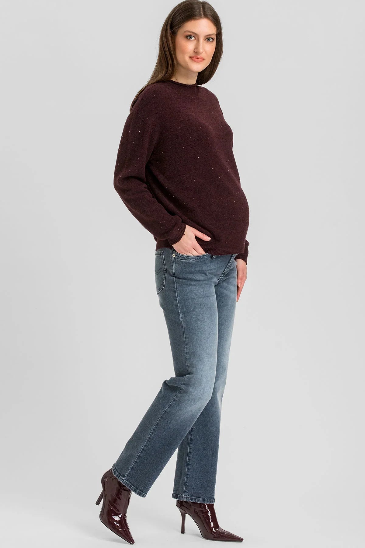 Straight-leg maternity jeans in soft stretch denim with a stonewashed grey finish and comfortable stretchy belly band.