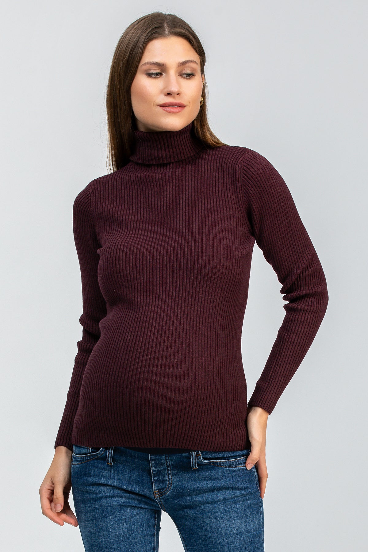 Maglia premaman aderente con collo alto