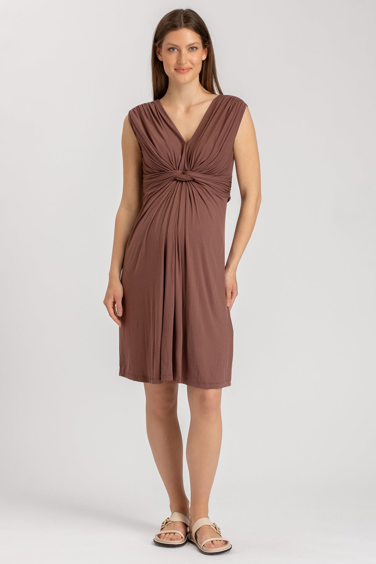 Vestito premaman marrone senza maniche con scollo a V e nodo centrale, abbigliamento gravidanza elegante