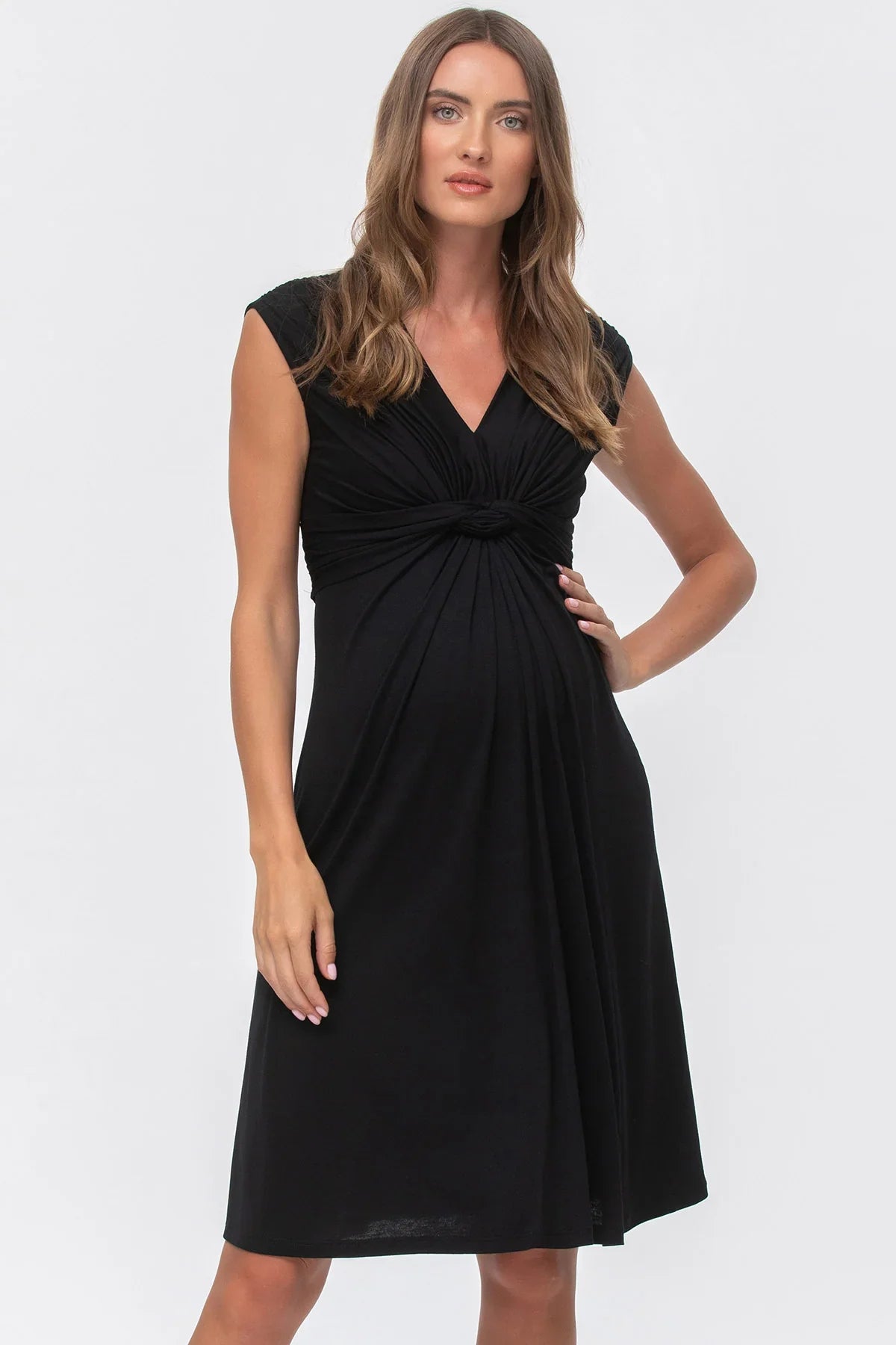 Abito premaman nero elegante con scollo a V e nodo sul davanti, vestibilità comoda.