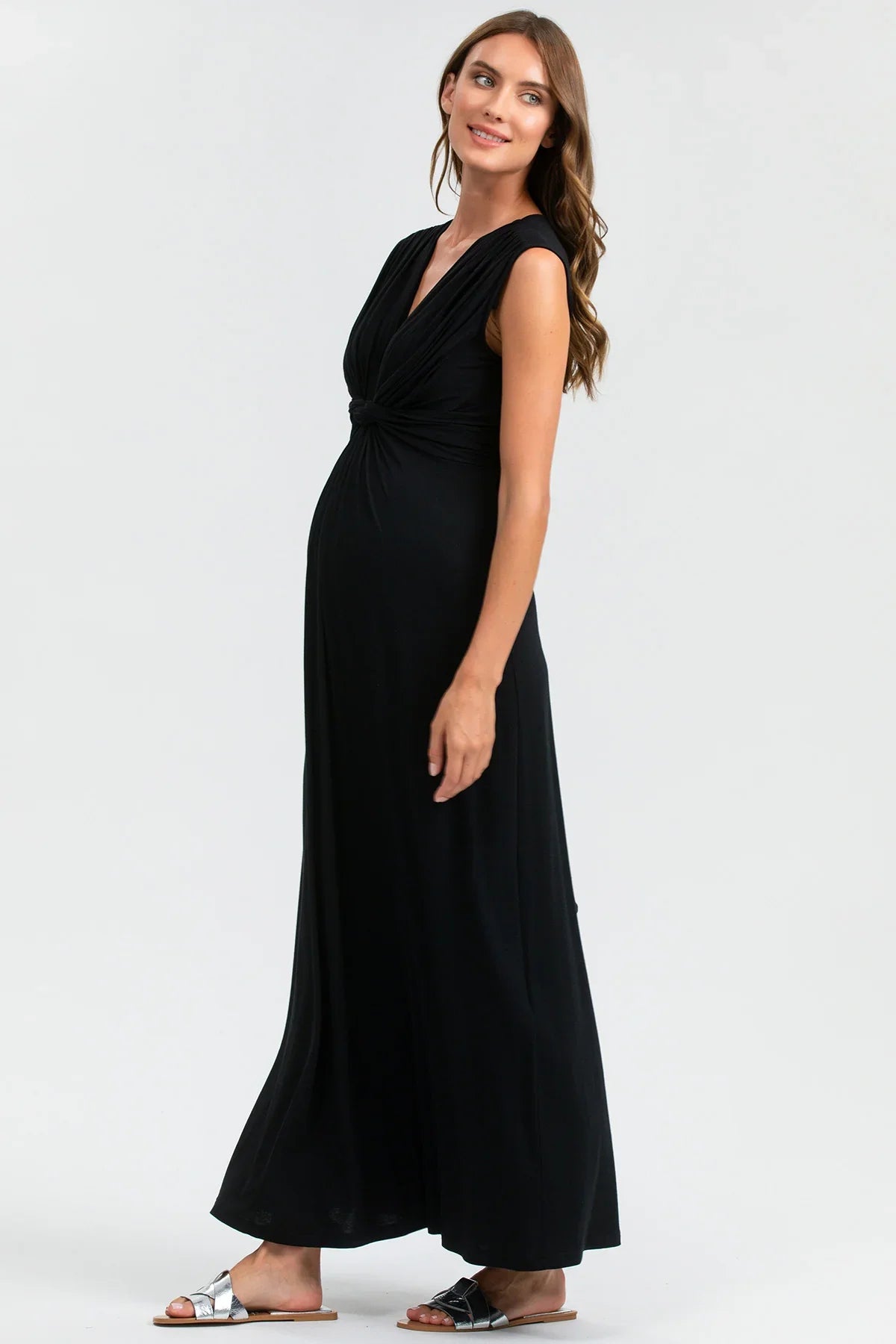 Vestito premaman elegante nero lungo senza maniche, tessuto morbido, donna incinta